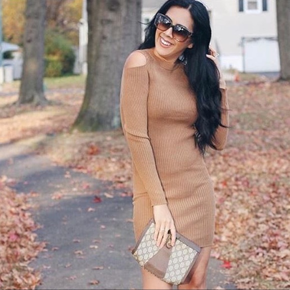 Honey Punch Dresses & Skirts - 🎈SALE 🎈Alexa Bodycon Cold Shoulder Dress